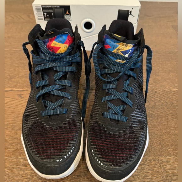 ** SOLD**Air Jordan XXXVII youth size 7 - Picture 2 of 10